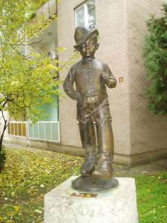 Baja, Kölcsey u. 45.előtt: Hüvelyk Matyi.jpg Baja, Kölcsey u. 45.előtt: Hüvelyk Matyi.jpg