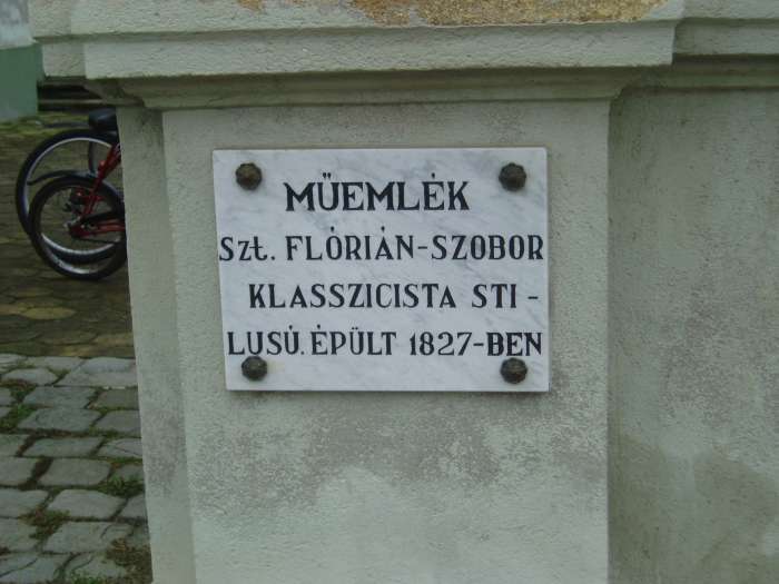 Baja, Szent Imre tér: Szent Flórián-szobor 2.kép.jpg Baja, Szent Imre tér: Szent Flórián-szobor 2.kép.jpg