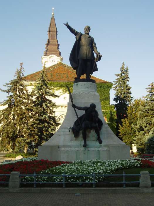 Kecskemét, Kossuth tér: Kossuth-szobor 1.kép.jpg Kecskemét, Kossuth tér: Kossuth-szobor 1.kép.jpg