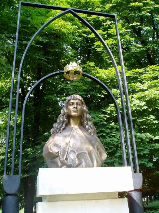 Komárom (Komárno), Anglia park: V. László szobra.jpg Komárom (Komárno), Anglia park: V. László szobra.jpg