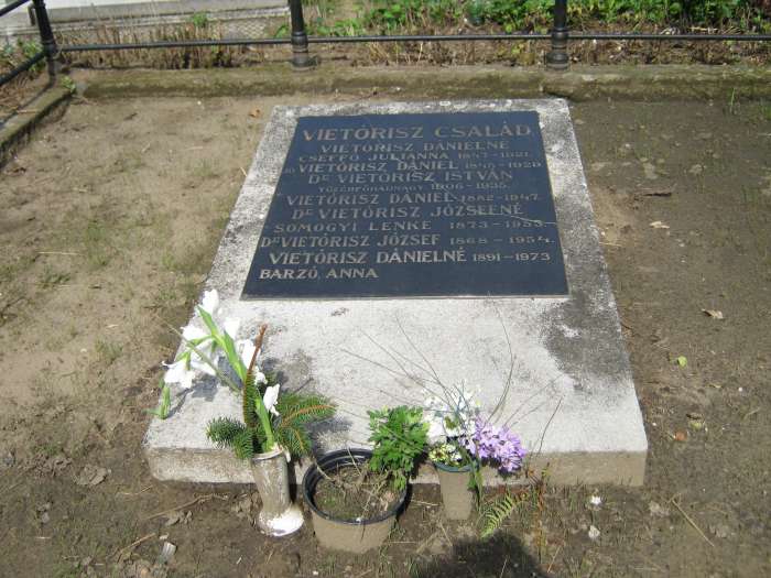 Nyíregyháza, Pazonyi tér, Északi temető: Vietórisz József.jpg Nyíregyháza, Pazonyi tér, Északi temető: Vietórisz József.jpg