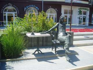 Siófok, Fő tér. Varga Imre: Professzor.jpg Siófok, Fő tér. Varga Imre: Professzor.jpg