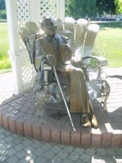 Siófok, Millennium park: Kálmán Imre emlékműve 2.kép.jpg Siófok, Millennium park: Kálmán Imre emlékműve 2.kép.jpg