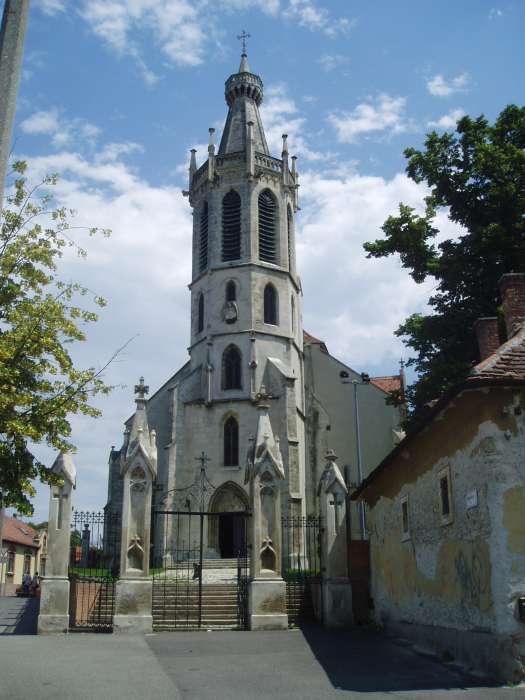 Sopron, Szent Mihály u. Szent Mihály-templom.jpg Sopron, Szent Mihály u. Szent Mihály-templom.jpg